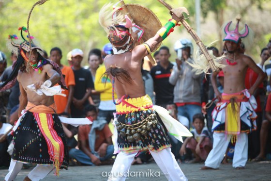 ------ Caci dance (2)