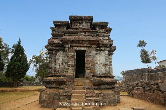 Candi Gatotkaca